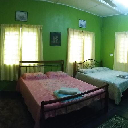 Dhia Irdina Homestay Paya Rewak Eksteriør billede